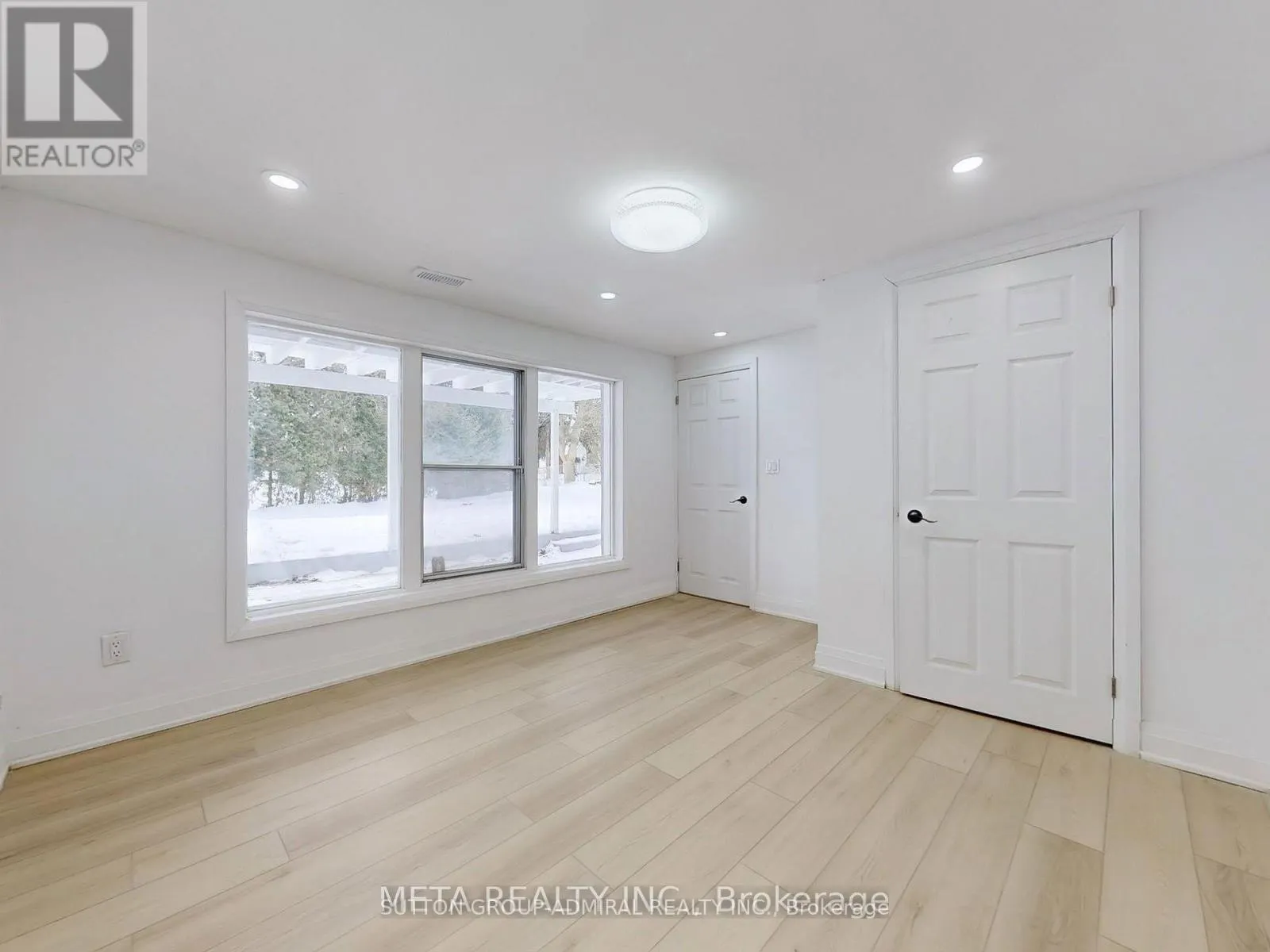 696 JASMINE CRESCENT