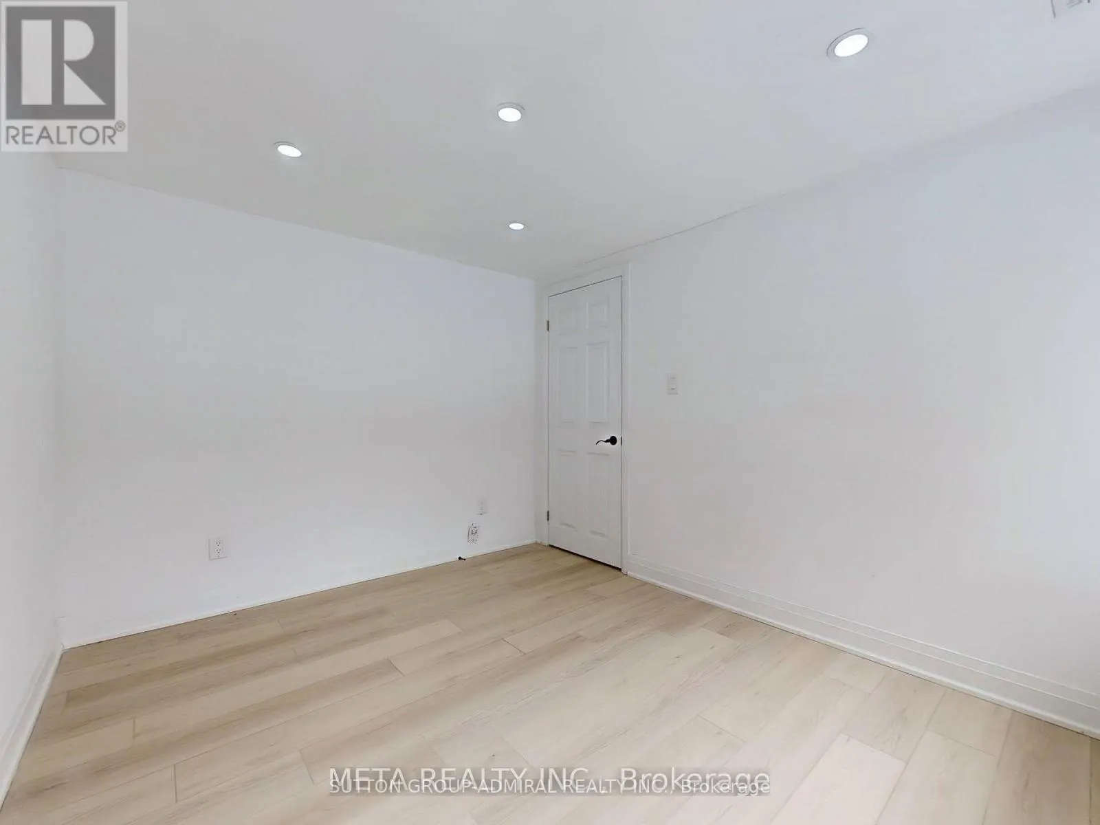 696 JASMINE CRESCENT