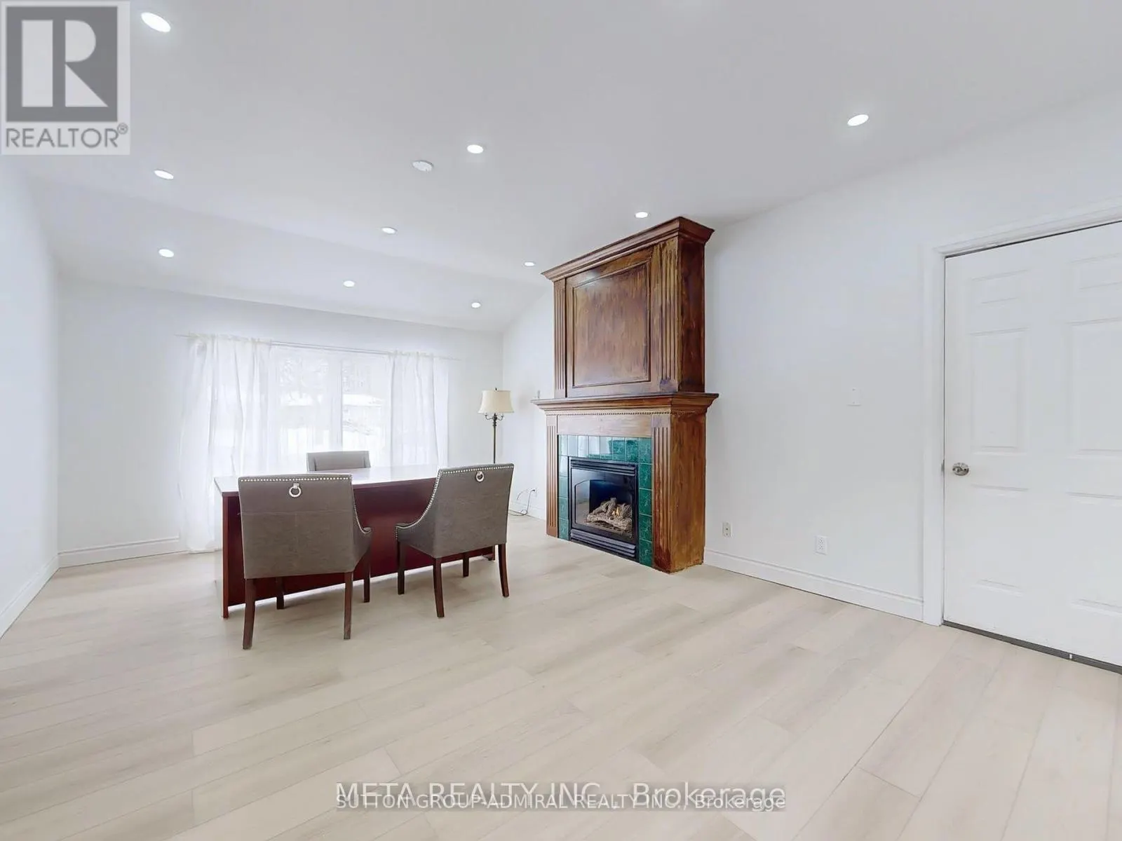 696 JASMINE CRESCENT