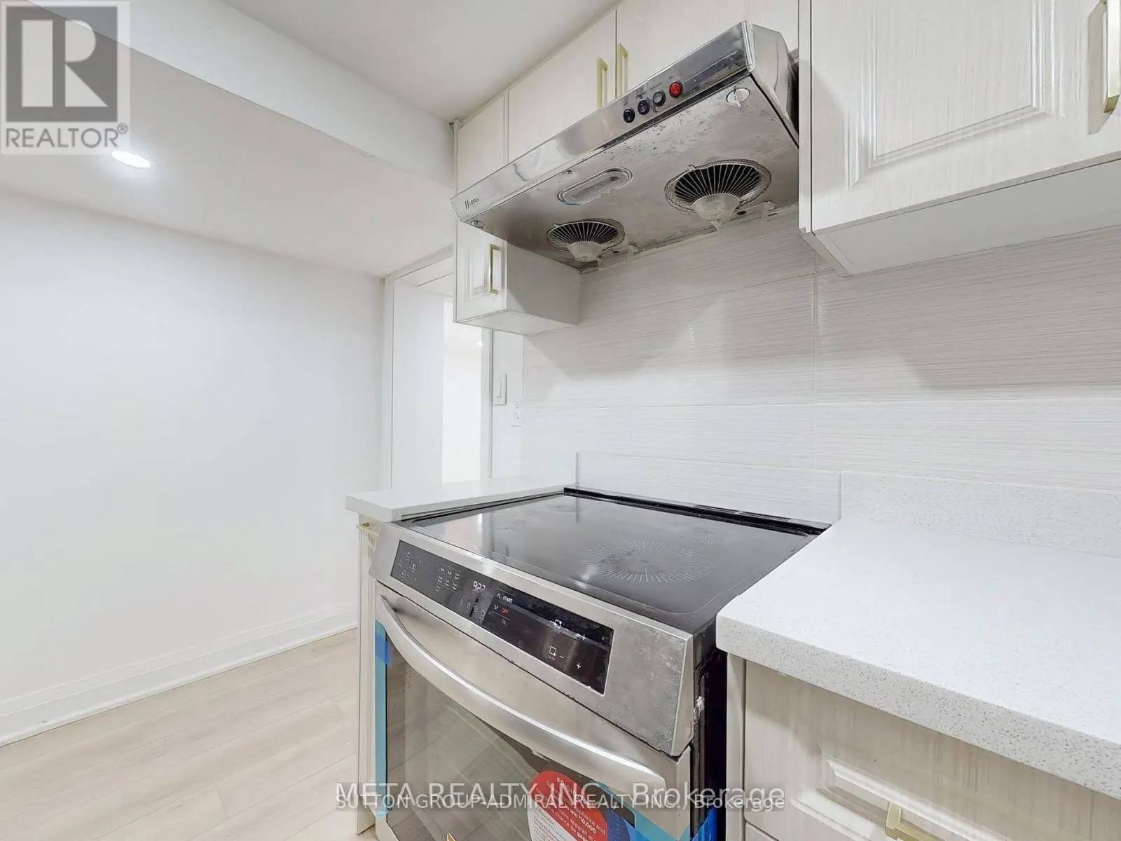 696 JASMINE CRESCENT