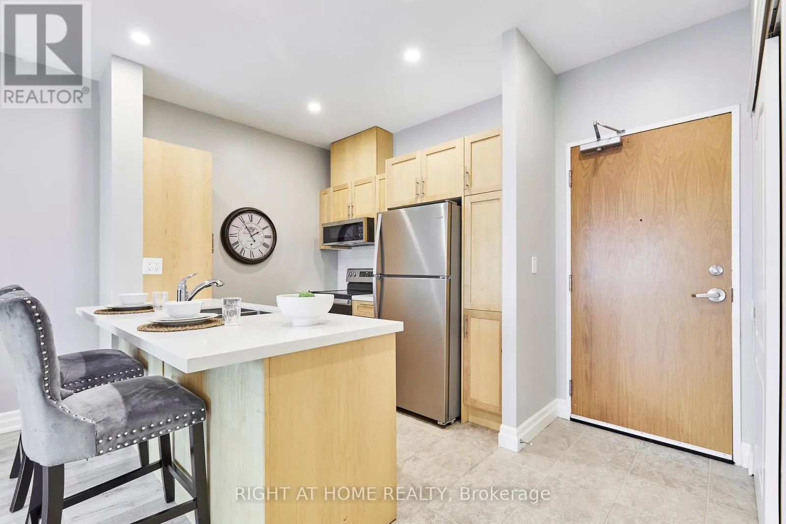 804 - 44 BOND STREET W