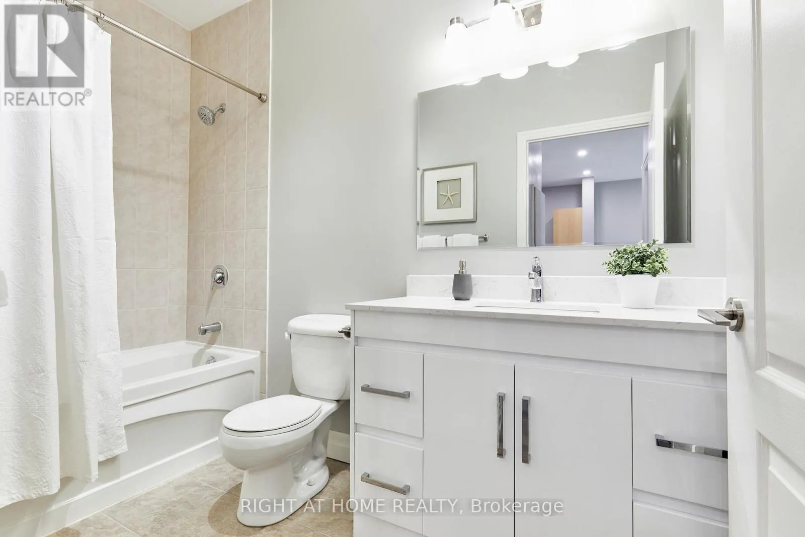 804 - 44 BOND STREET W