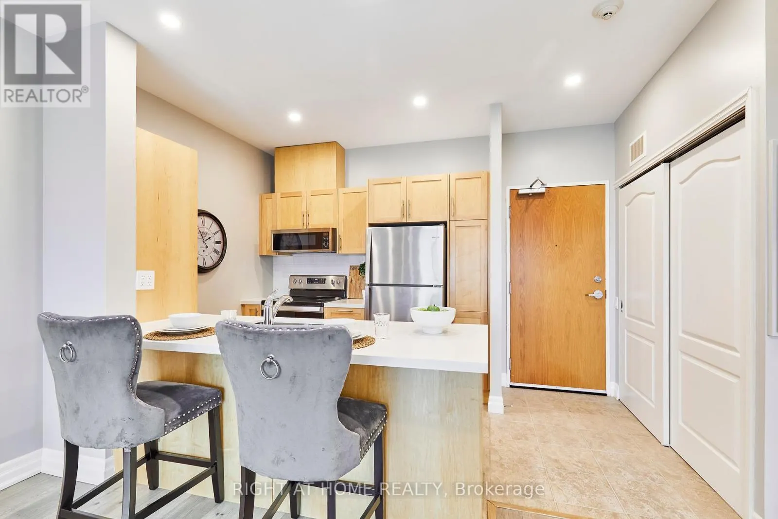 804 - 44 BOND STREET W
