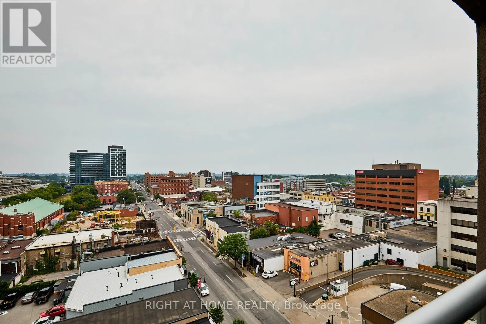 804 - 44 BOND STREET W