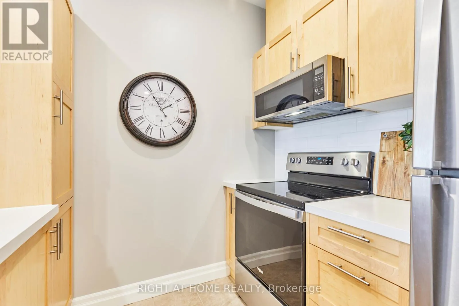 804 - 44 BOND STREET W