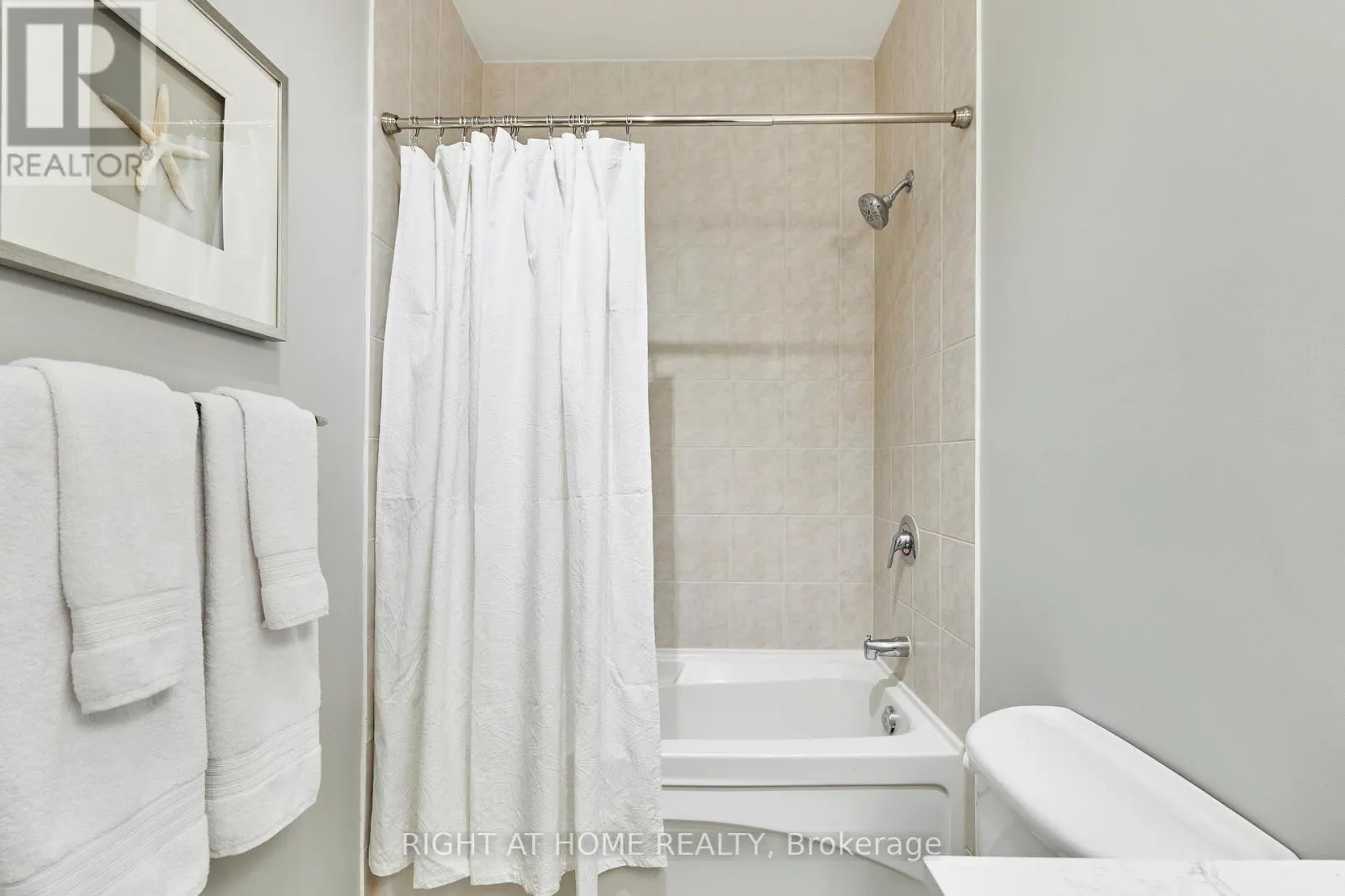 804 - 44 BOND STREET W
