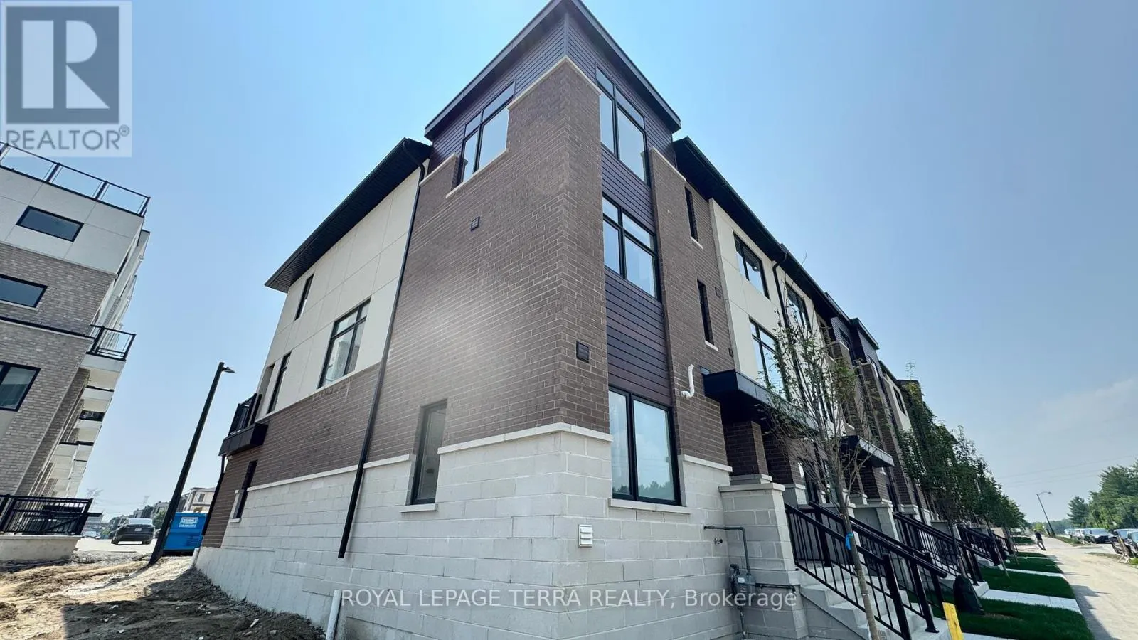 111 - 1695 DERSAN STREET