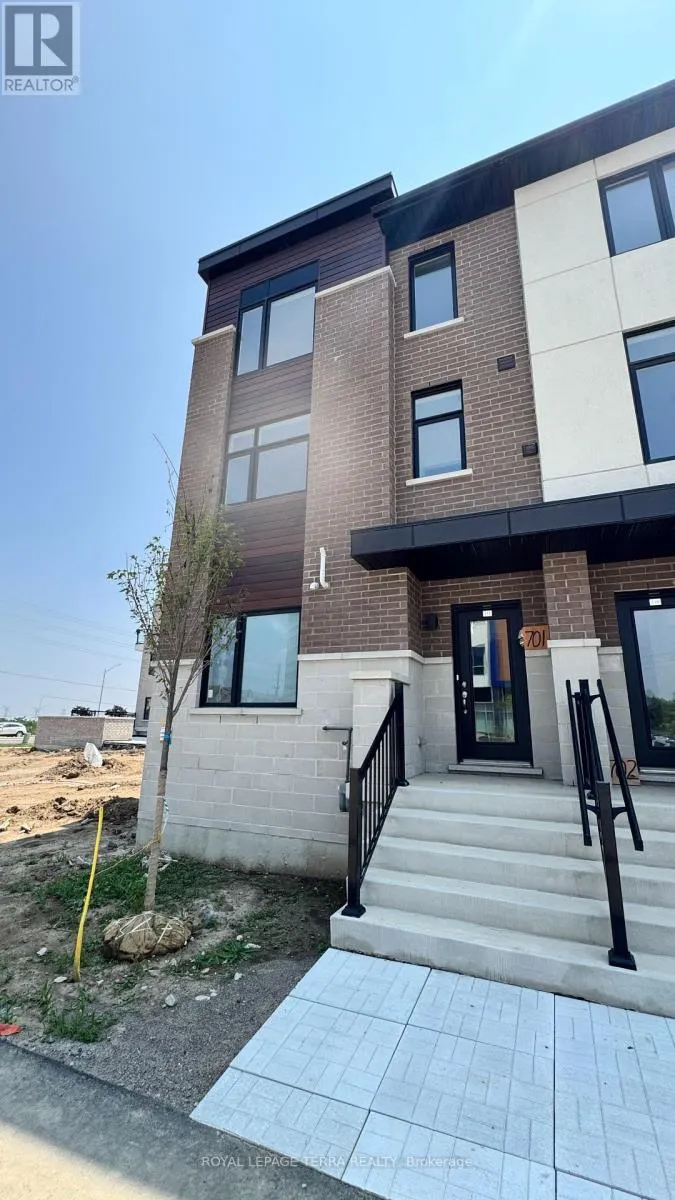 111 - 1695 DERSAN STREET