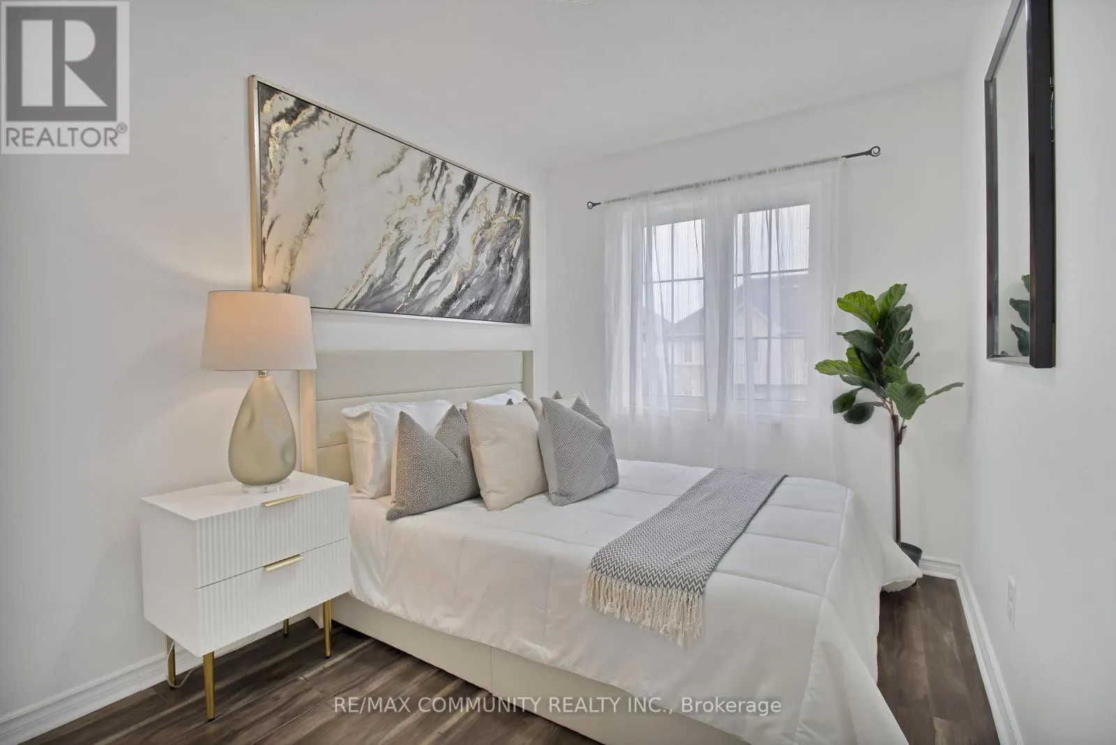 431 ROSSLAND ROAD E