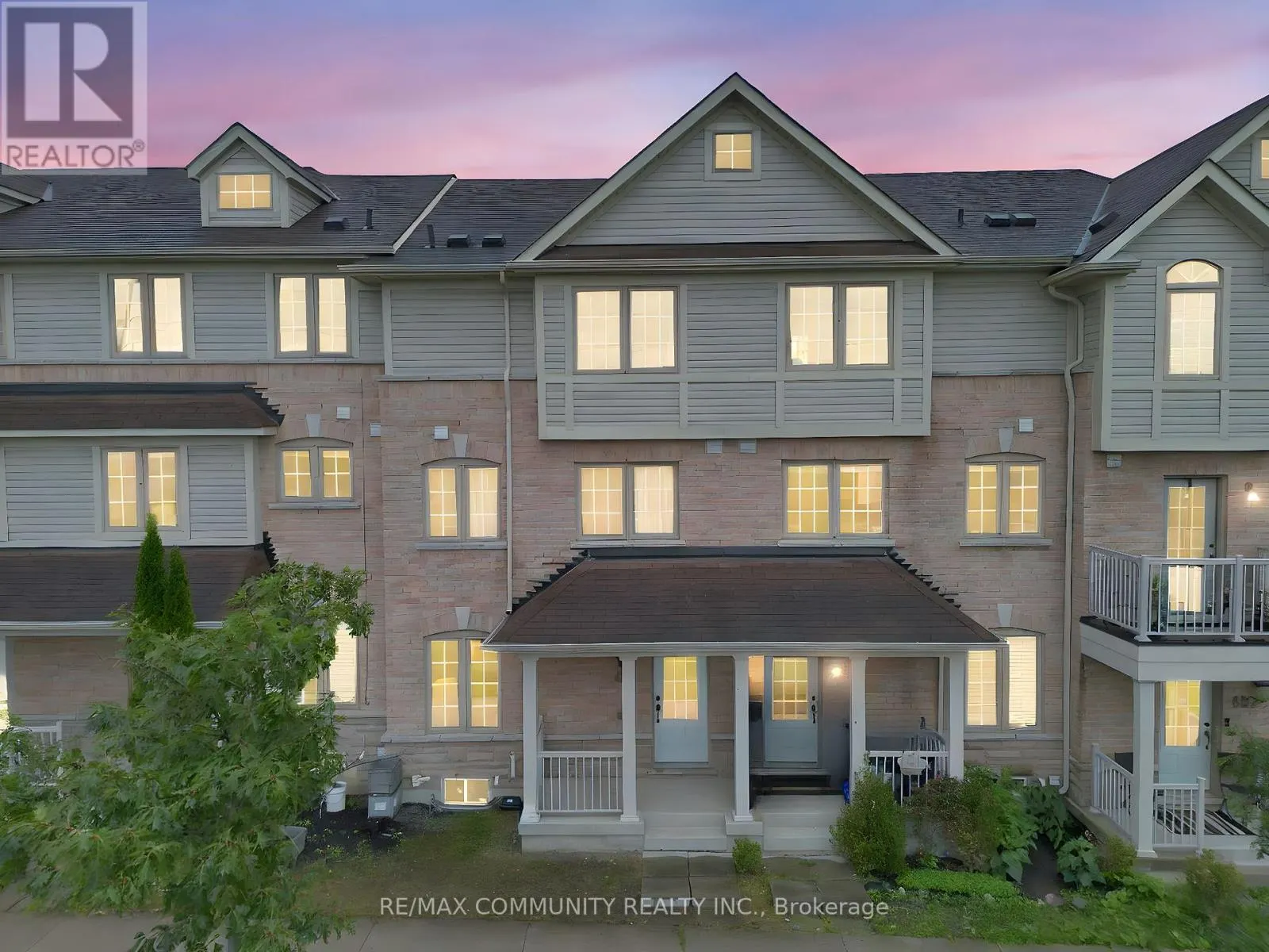 431 ROSSLAND ROAD E