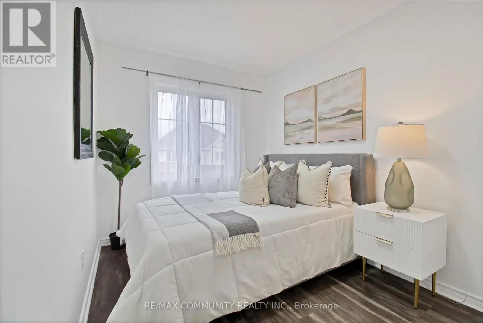 431 ROSSLAND ROAD E