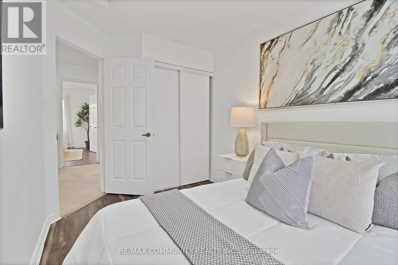 431 ROSSLAND ROAD E