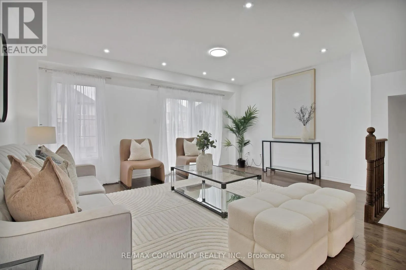 431 ROSSLAND ROAD E