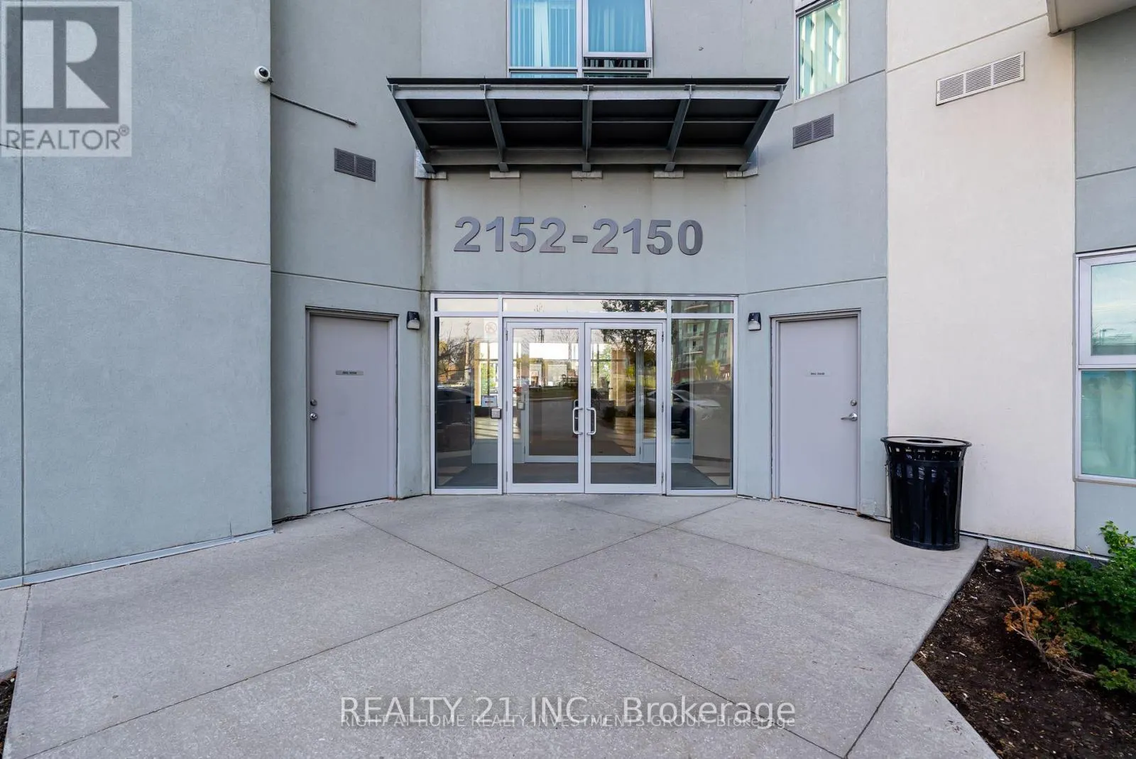 PH03 - 2150 LAWRENCE AVE EAST AVENUE
