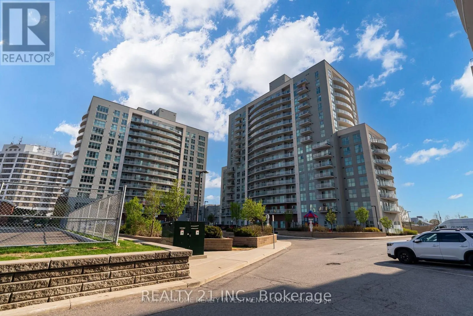 PH03 - 2150 LAWRENCE AVE EAST AVENUE