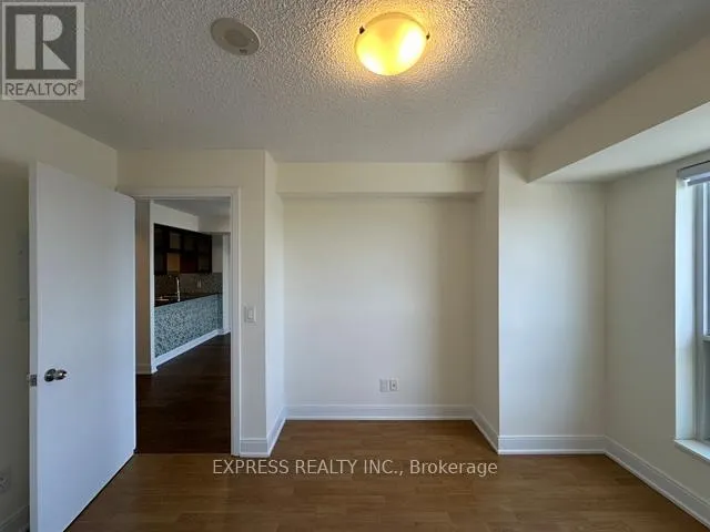 2806 - 125 VILLAGE GREEN SQUARE