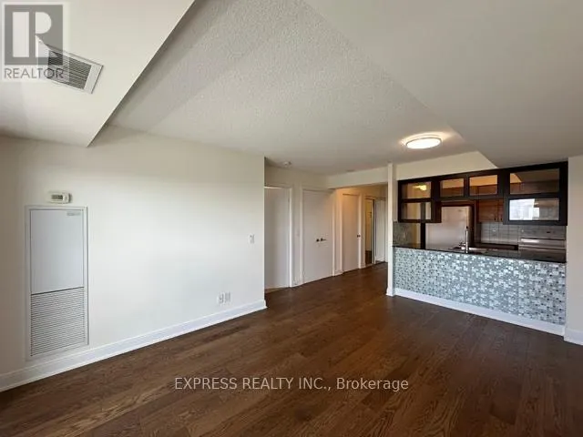 2806 - 125 VILLAGE GREEN SQUARE
