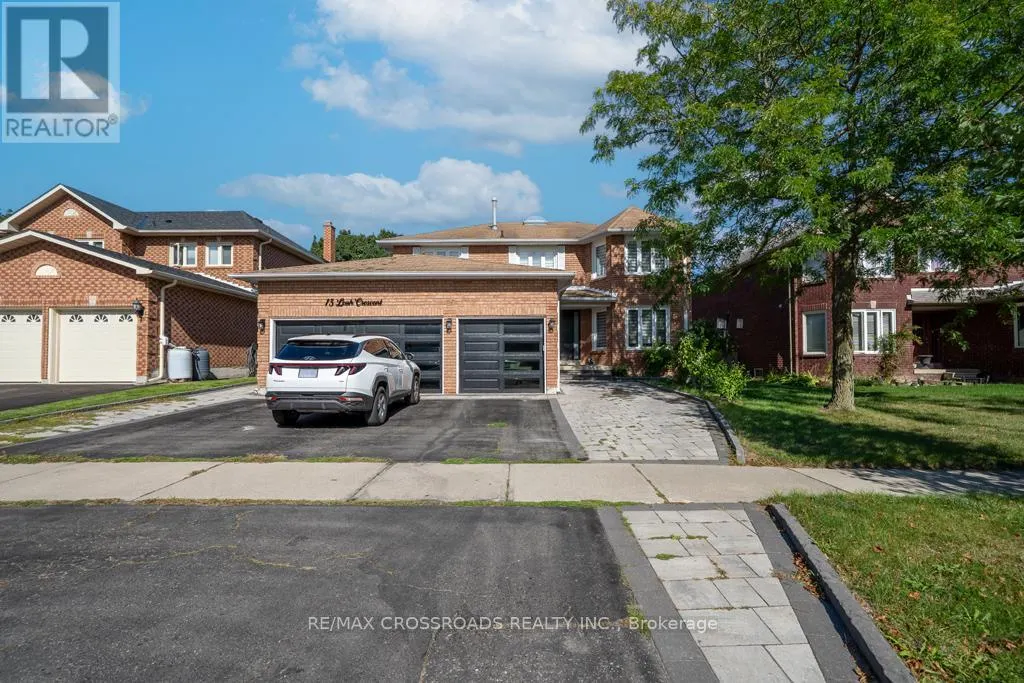 15 LEAH CRESCENT