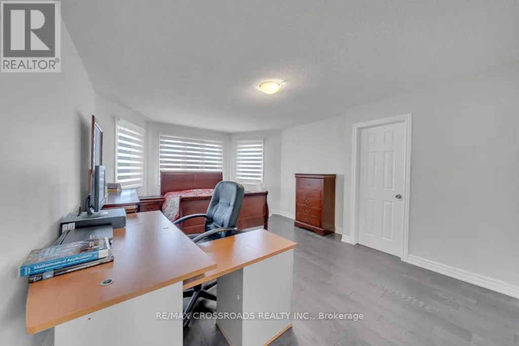 15 LEAH CRESCENT