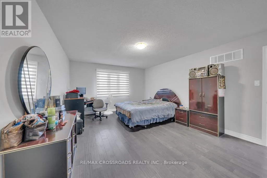 15 LEAH CRESCENT