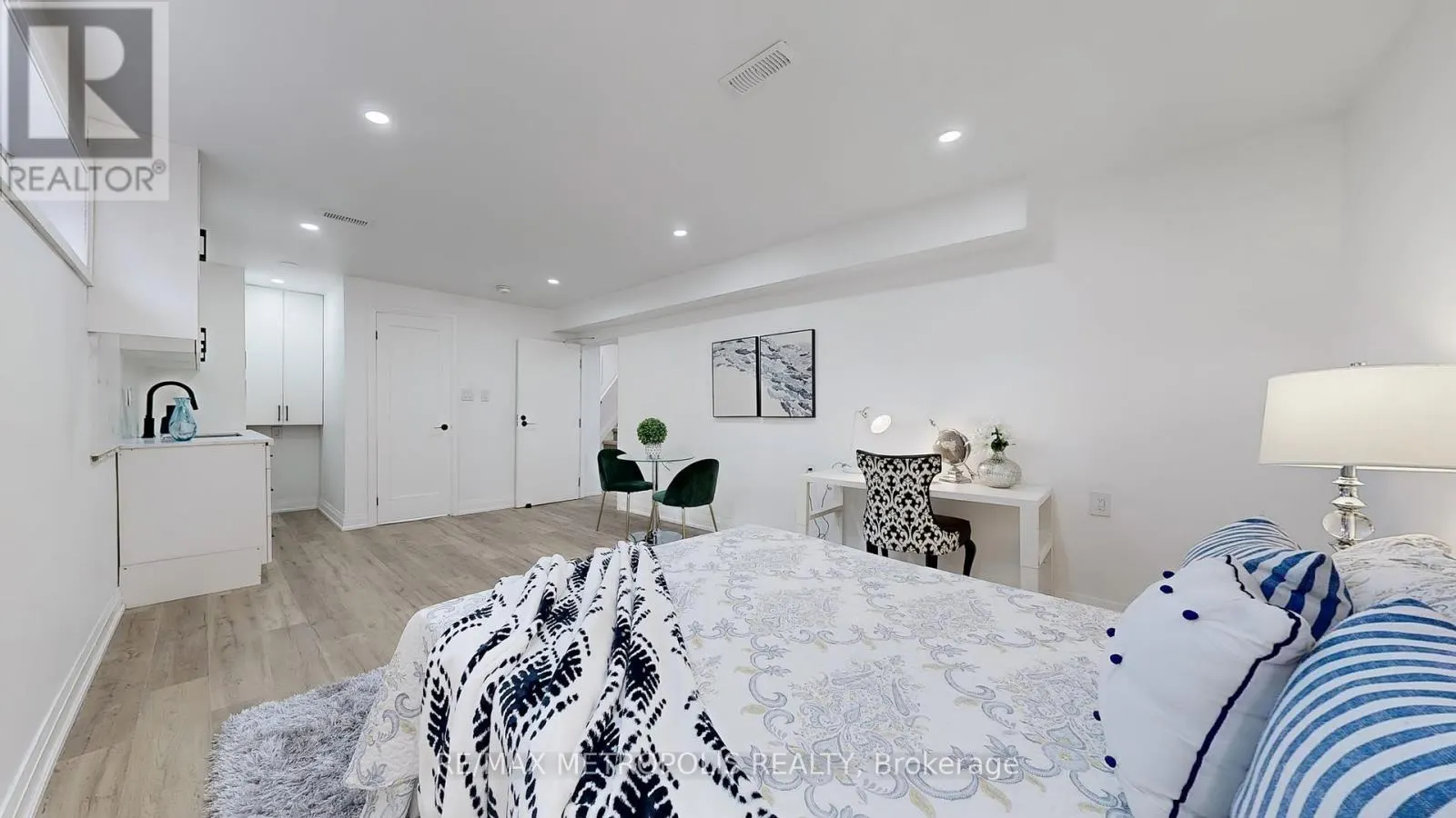 81 SEDGEMOUNT DRIVE