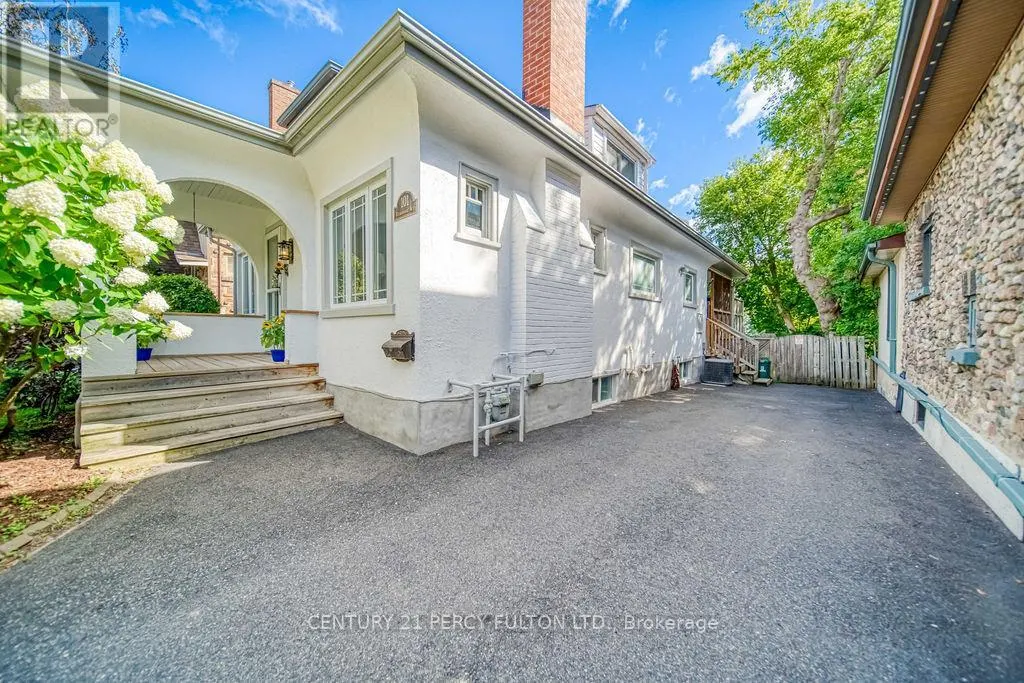 101 ROXBOROUGH AVENUE
