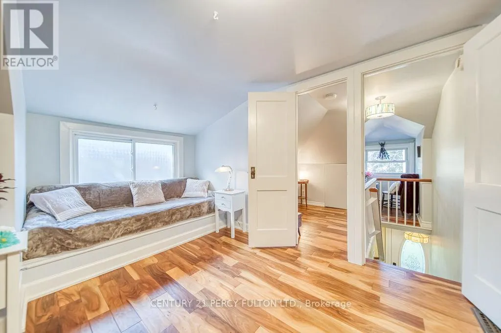 101 ROXBOROUGH AVENUE