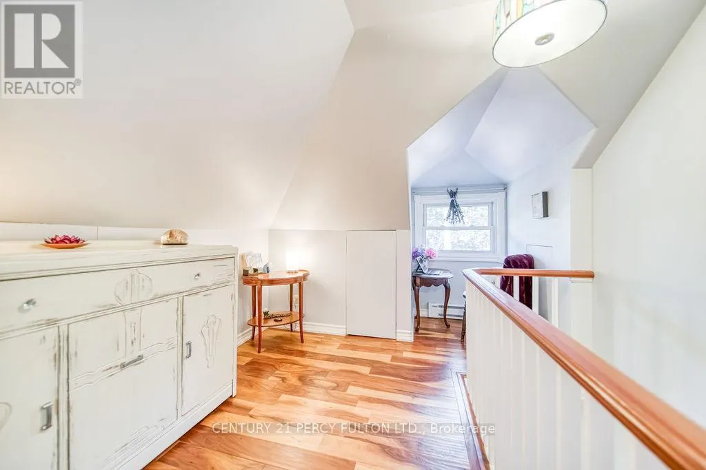 101 ROXBOROUGH AVENUE