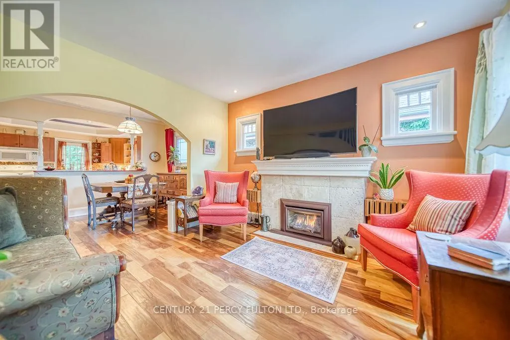 101 ROXBOROUGH AVENUE