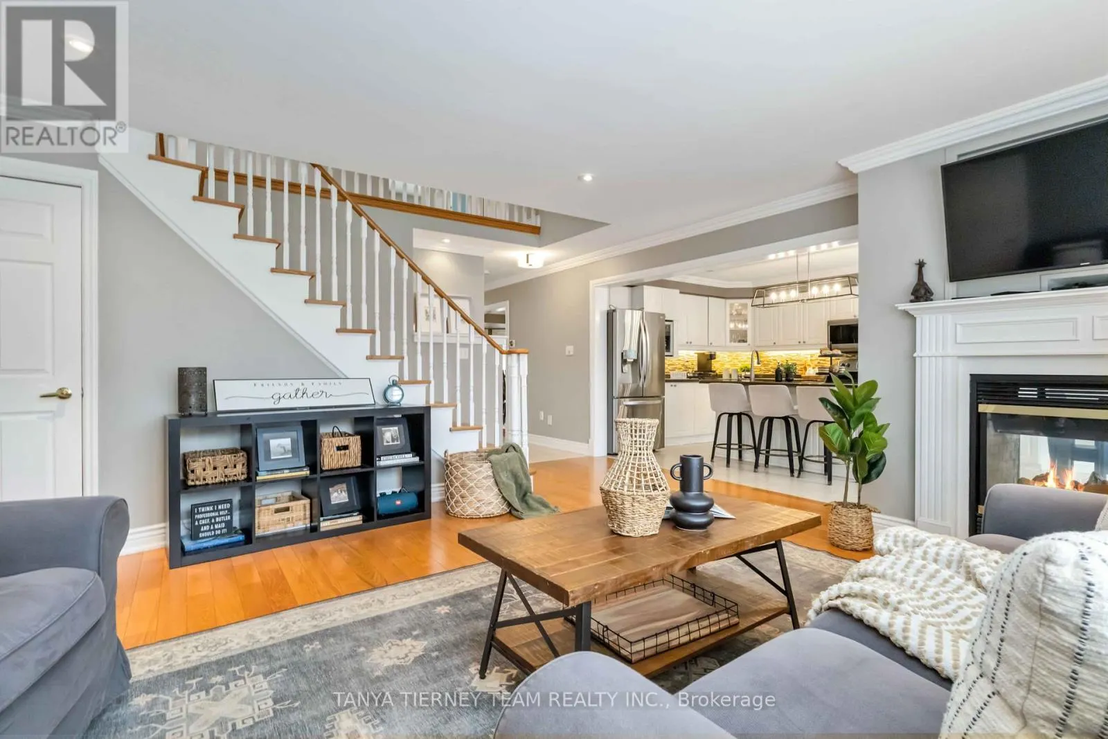 11 CLARIDGE CRESCENT