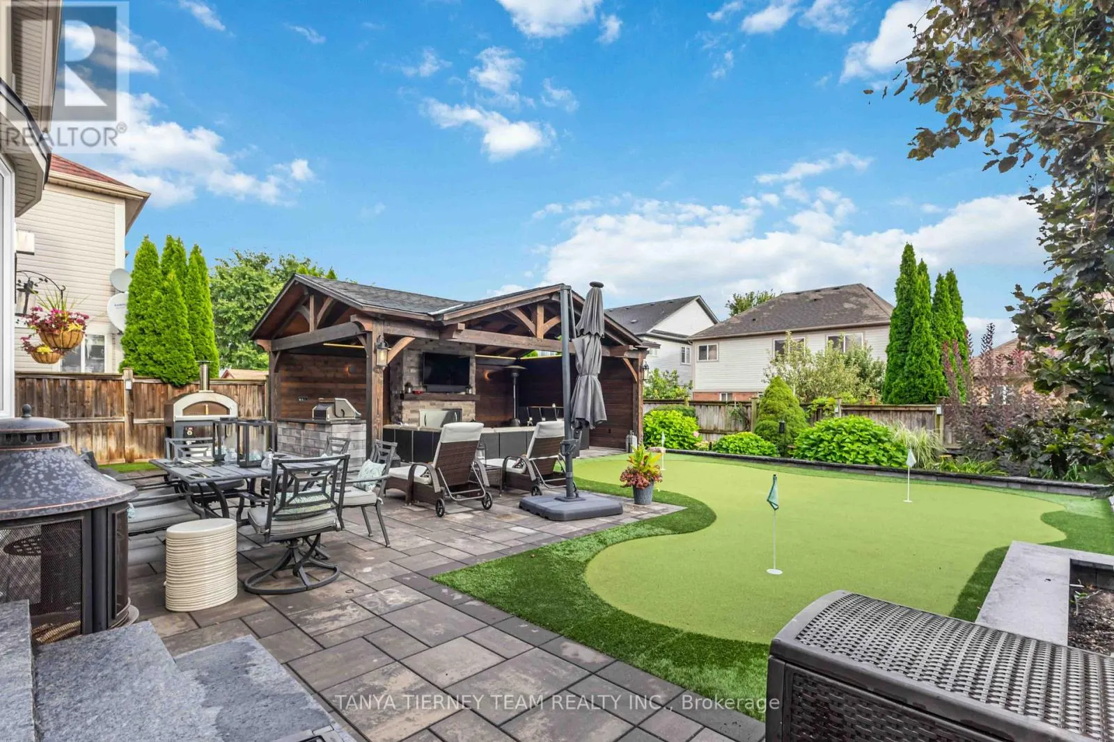 11 CLARIDGE CRESCENT