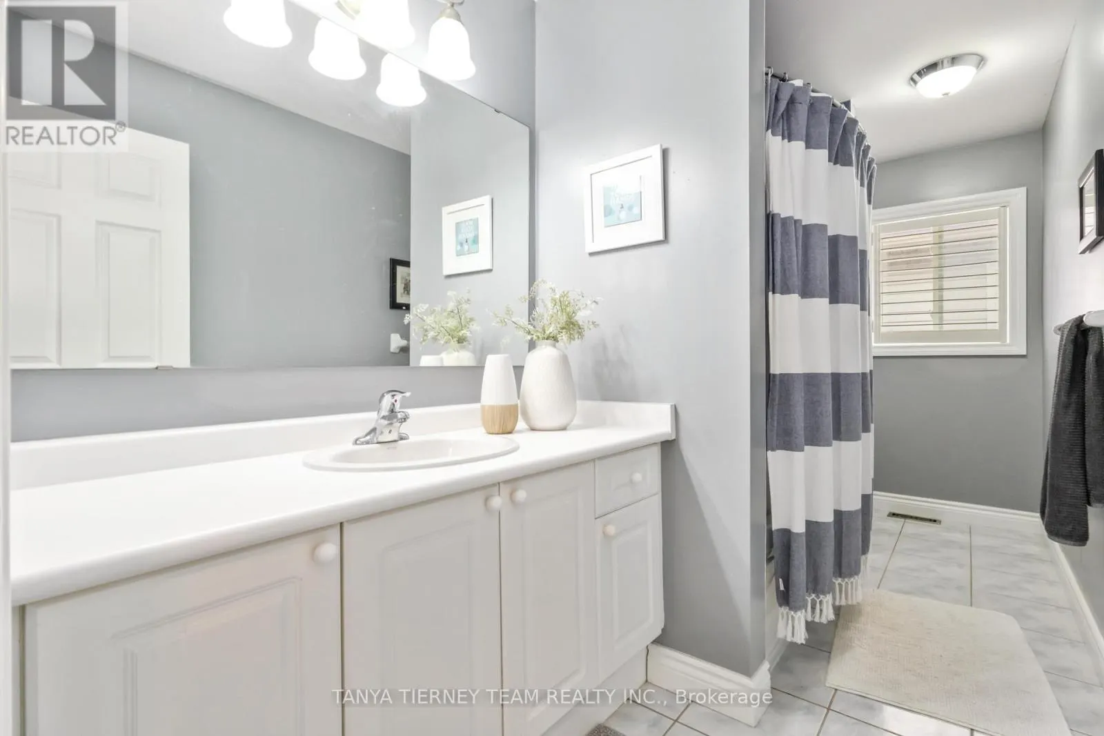 11 CLARIDGE CRESCENT