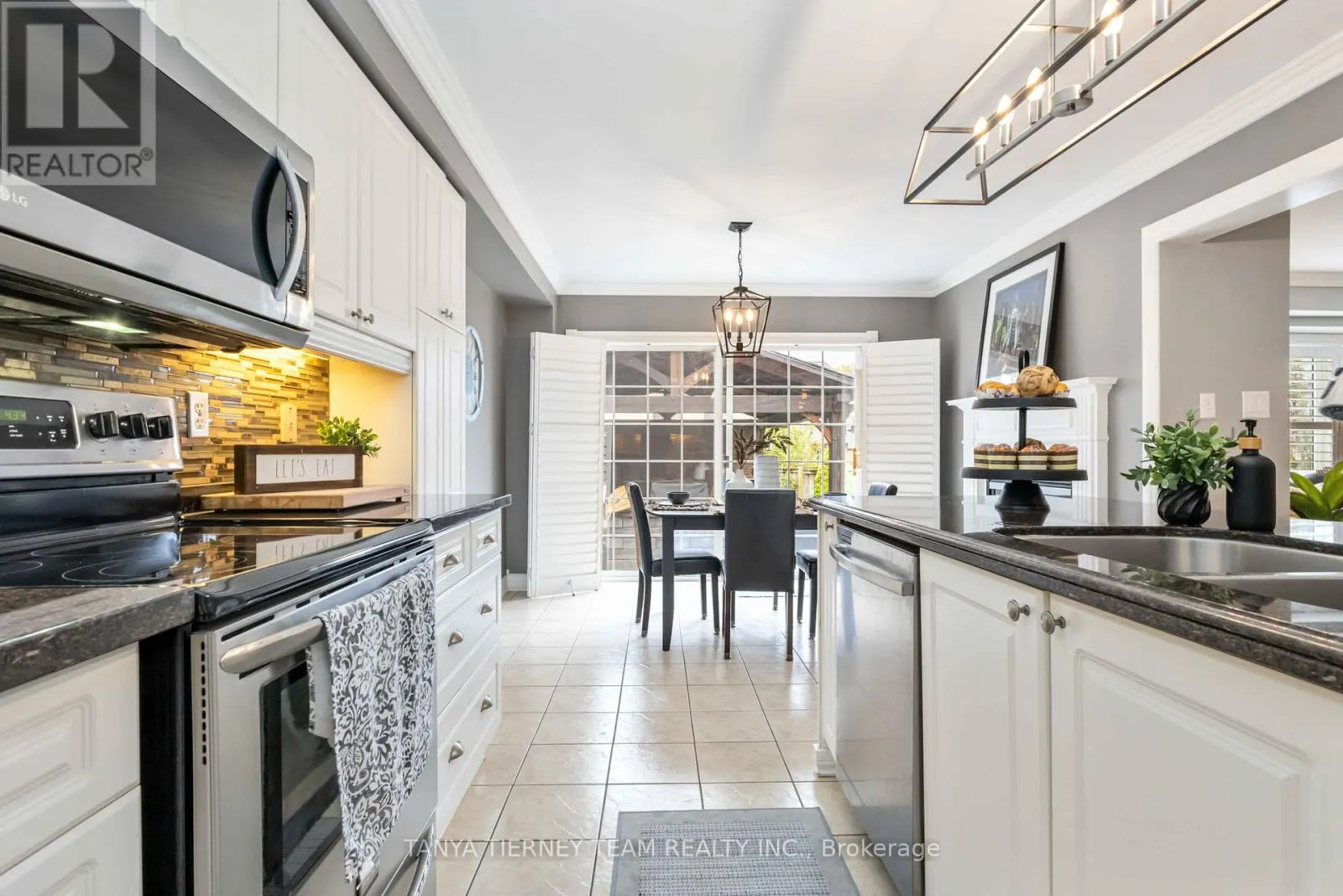 11 CLARIDGE CRESCENT
