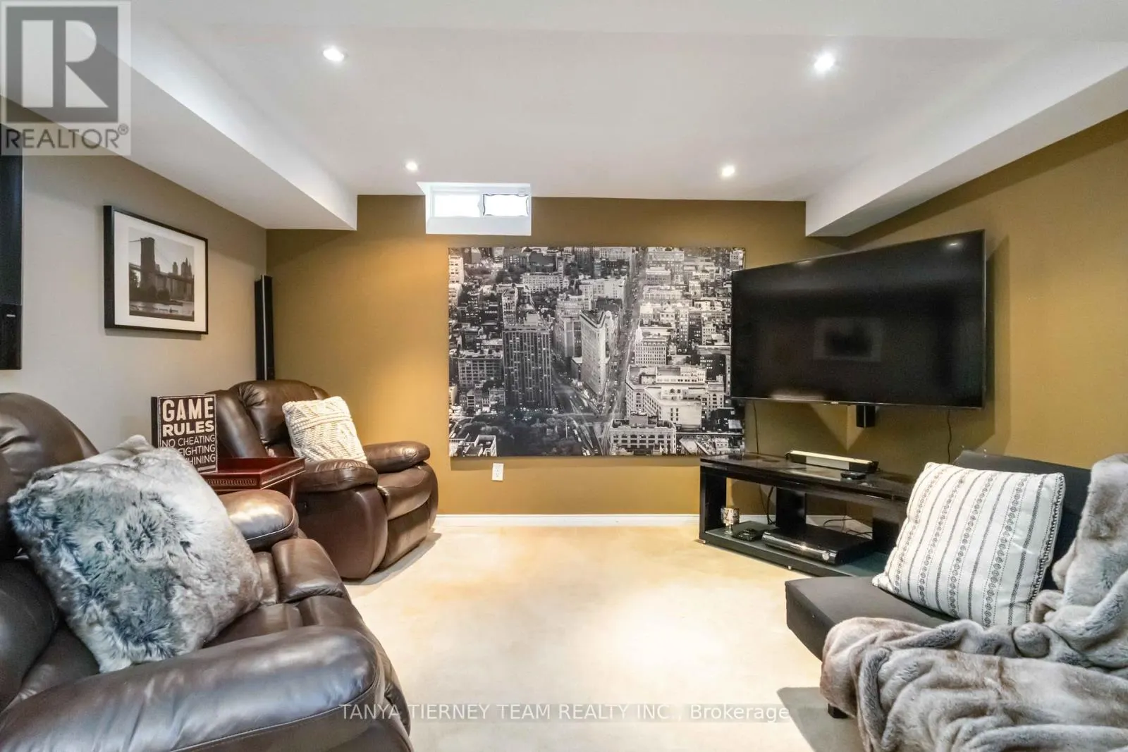 11 CLARIDGE CRESCENT
