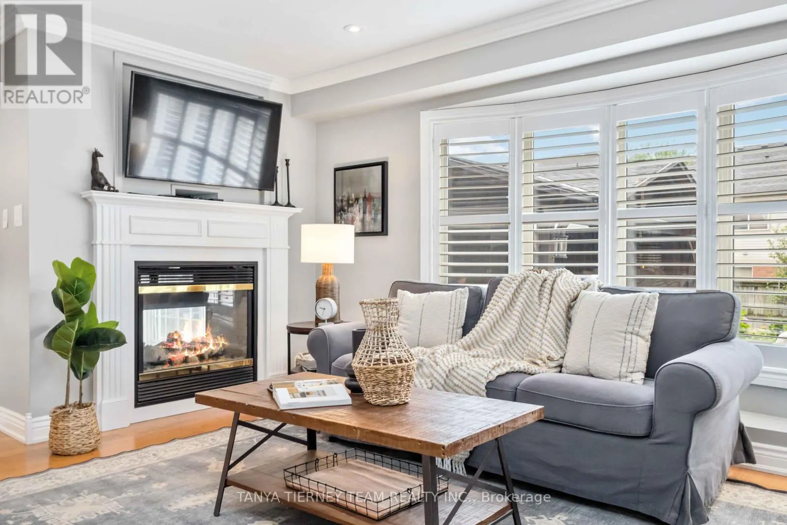 11 CLARIDGE CRESCENT