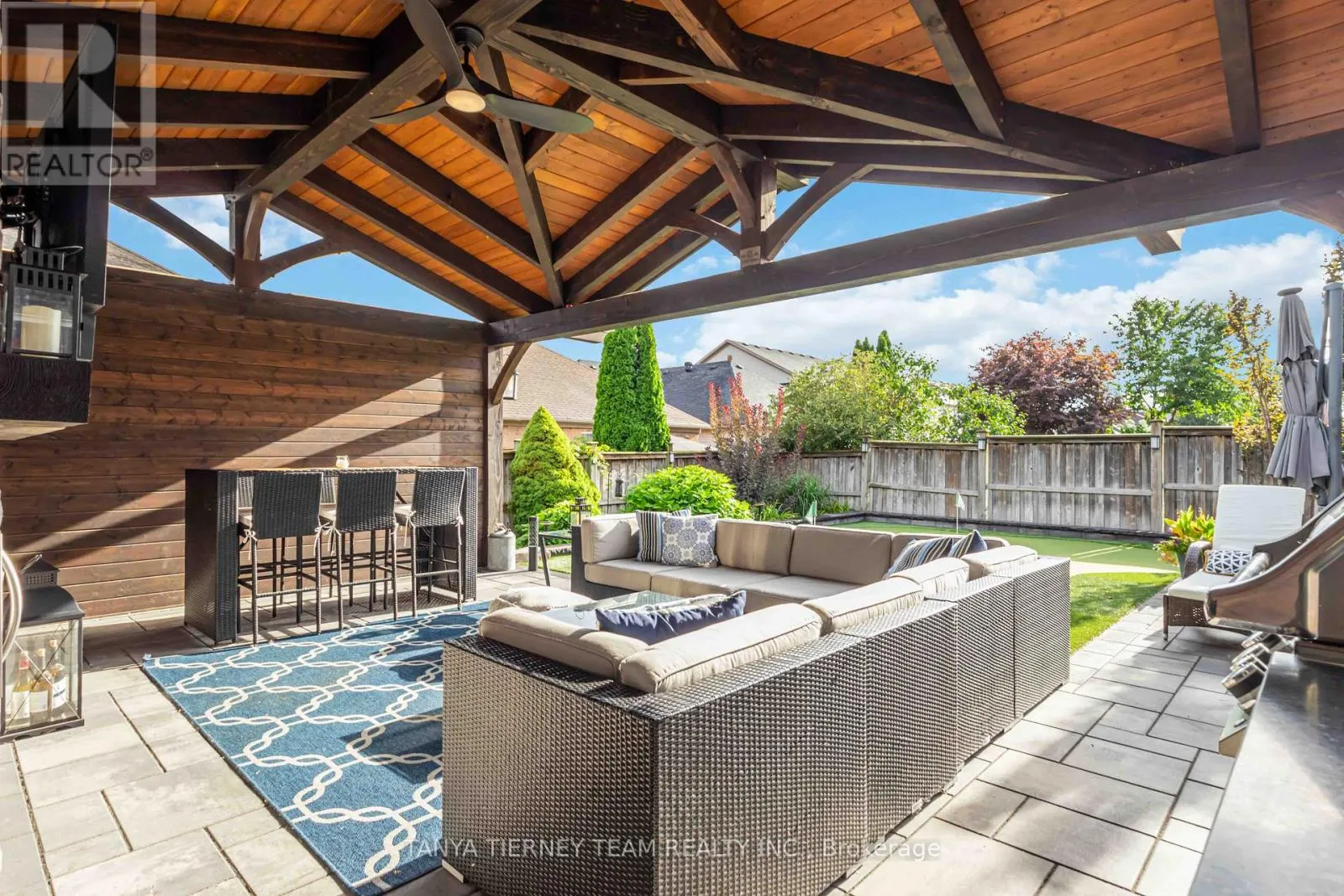 11 CLARIDGE CRESCENT
