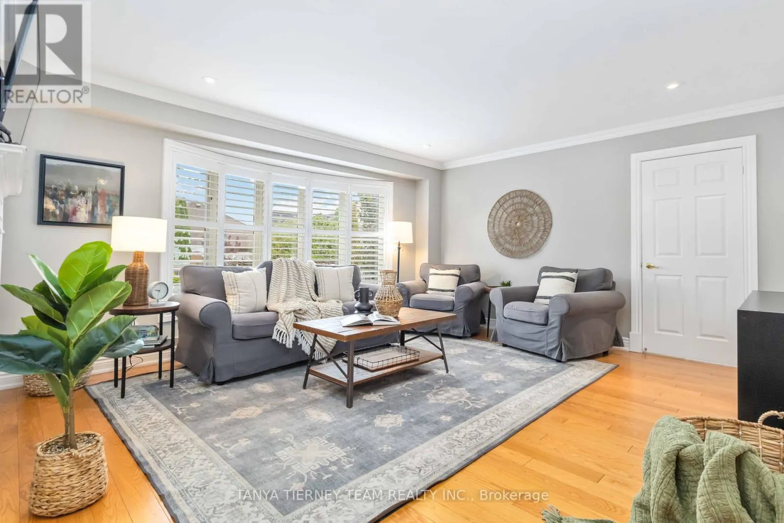 11 CLARIDGE CRESCENT