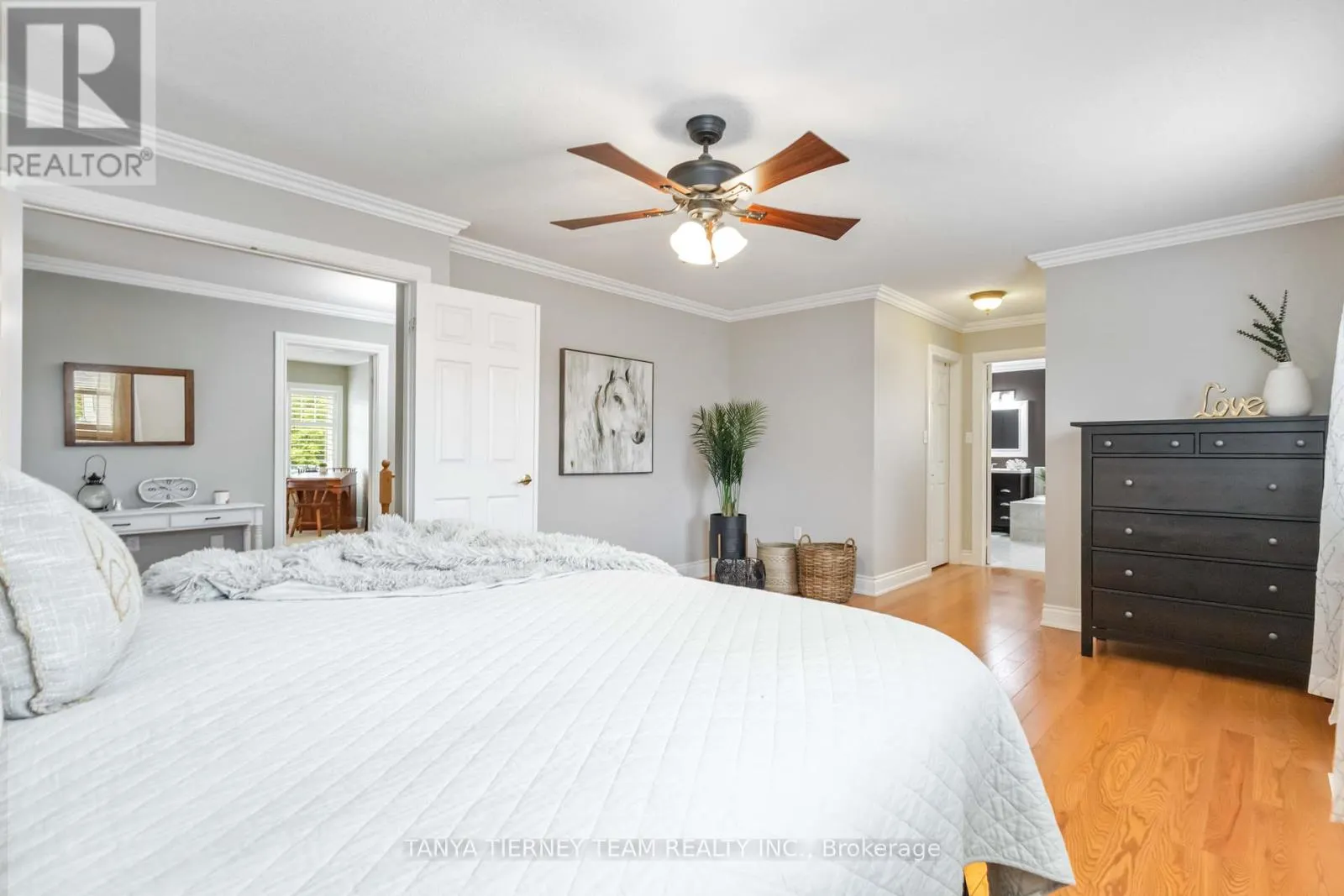 11 CLARIDGE CRESCENT