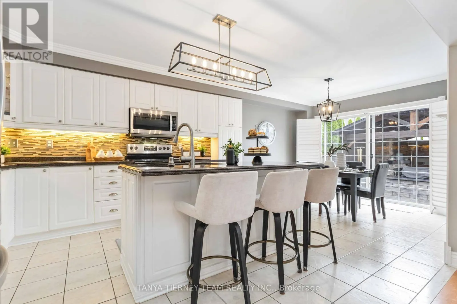 11 CLARIDGE CRESCENT