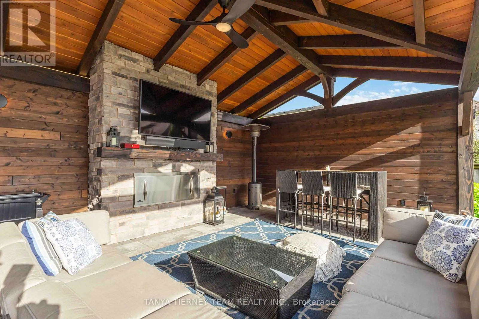 11 CLARIDGE CRESCENT
