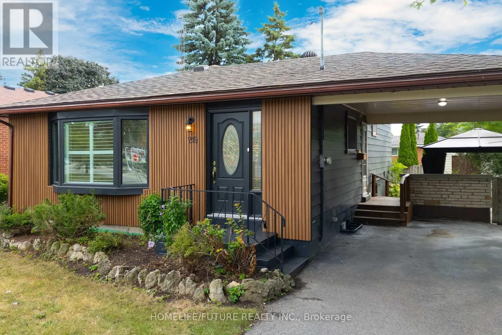 219 GUELPH STREET