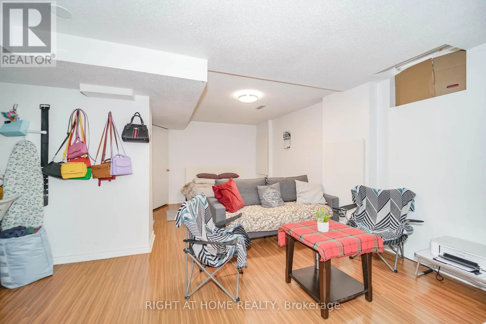 180 RAPONI CIRCLE