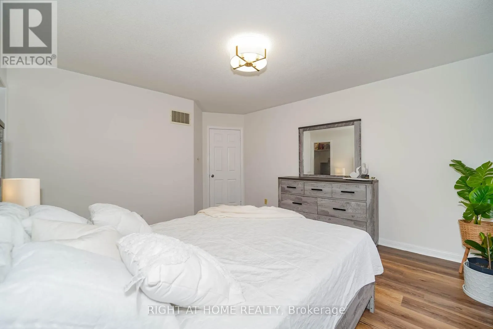 180 RAPONI CIRCLE