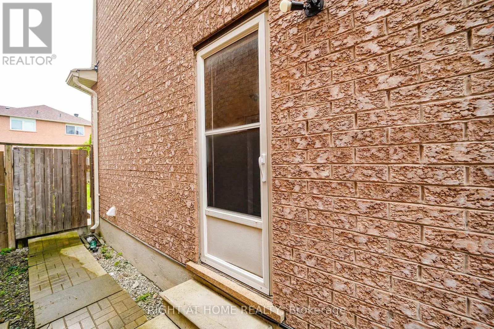 180 RAPONI CIRCLE
