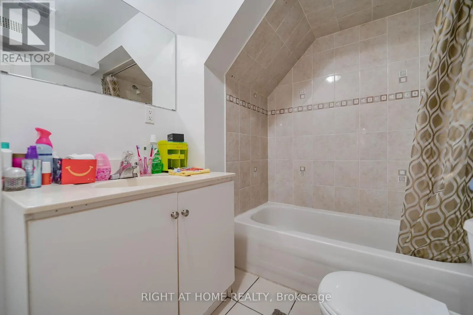 180 RAPONI CIRCLE