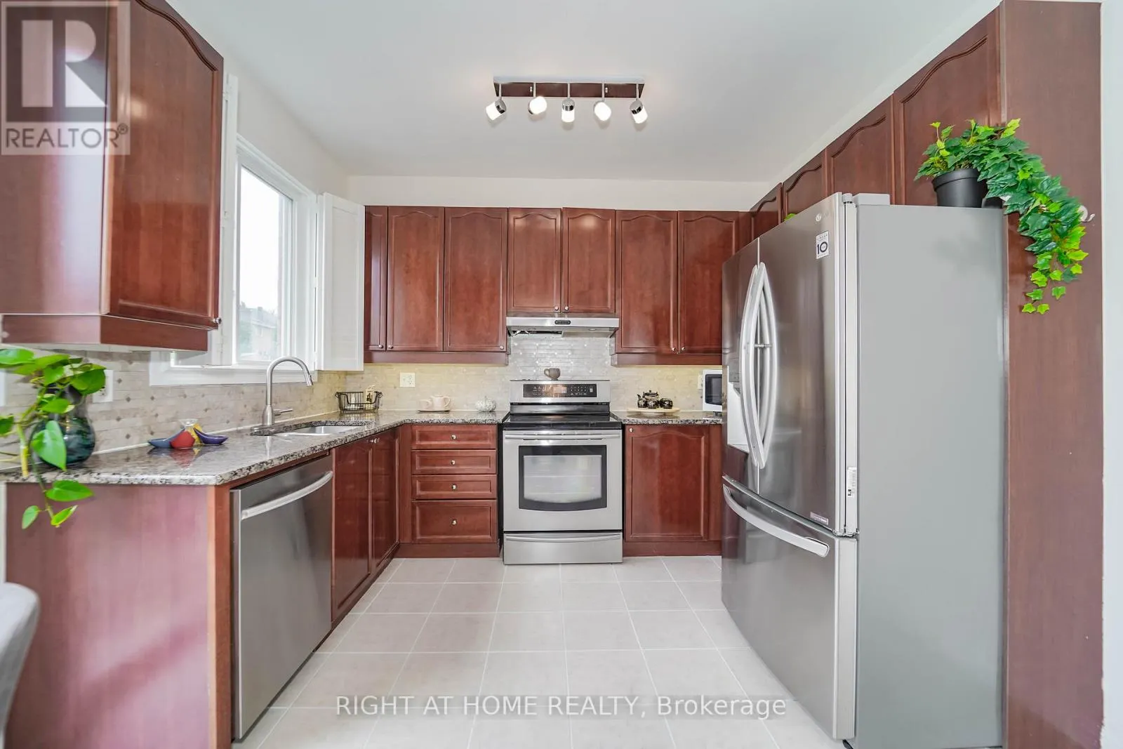 180 RAPONI CIRCLE