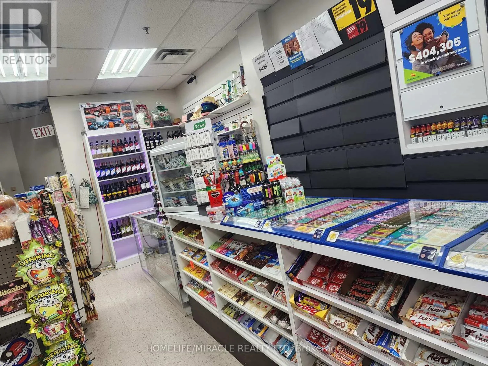 11 - 701 ROSSLAND ROAD E