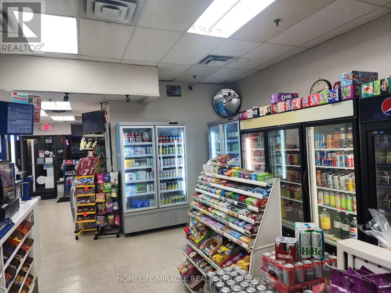 11 - 701 ROSSLAND ROAD E
