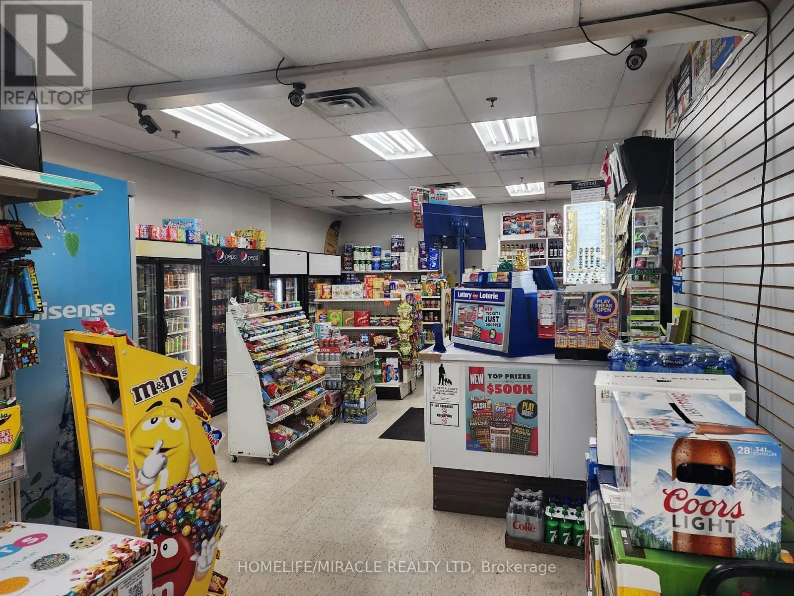 11 - 701 ROSSLAND ROAD E