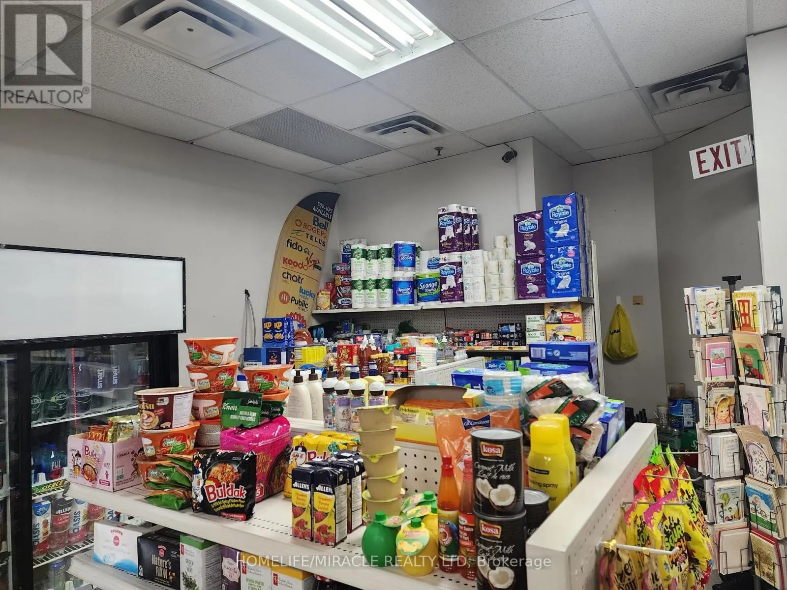 11 - 701 ROSSLAND ROAD E